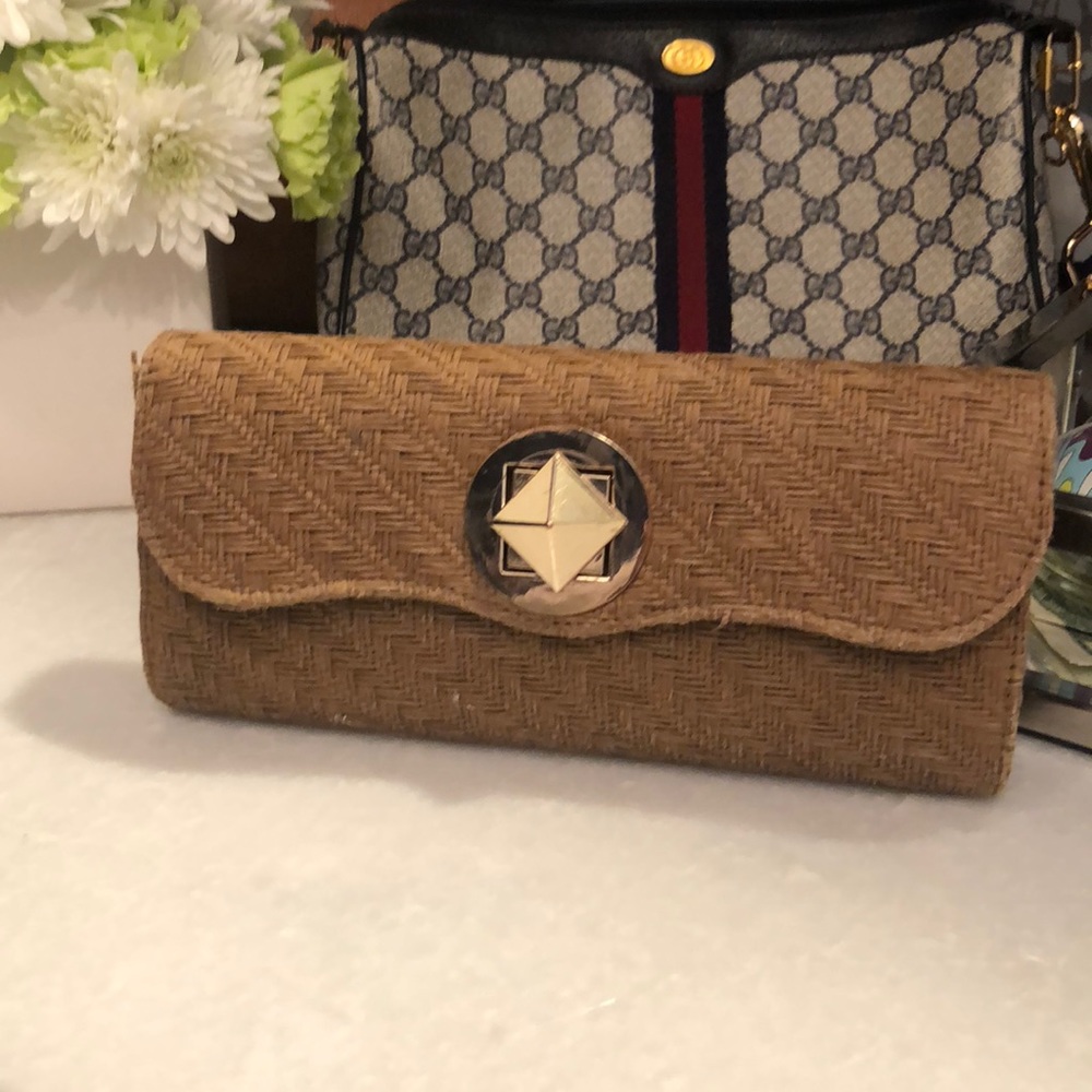 Straw clutch